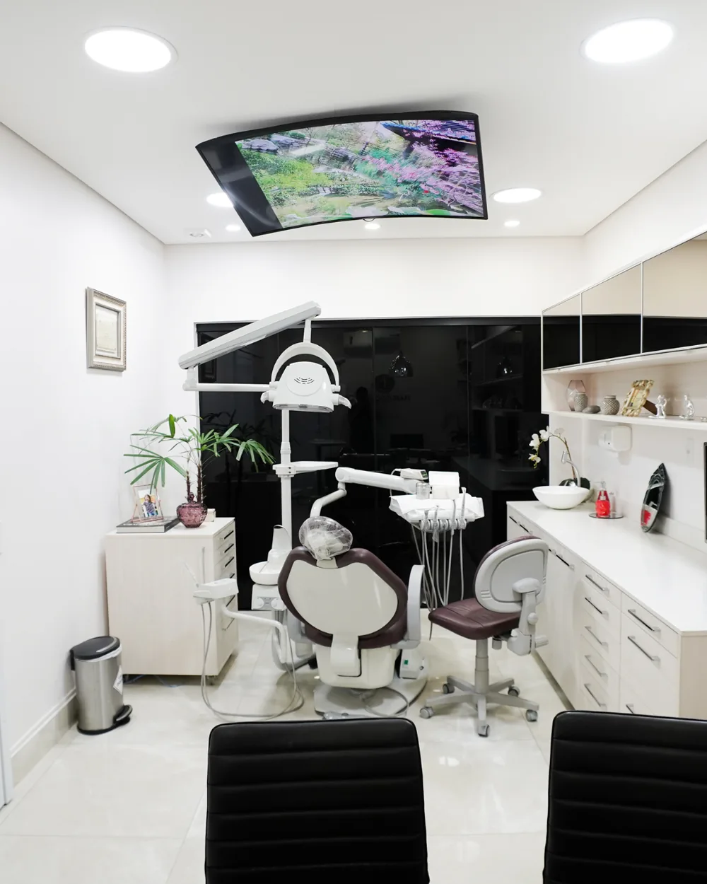 Consultório com equipamento moderno