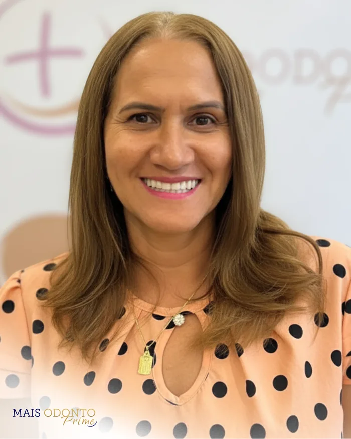 Paciente da Mais Odonto Prime sorrindo após o tratamento