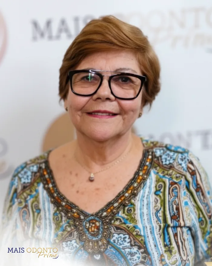 Paciente da Mais Odonto Prime sorrindo após o tratamento