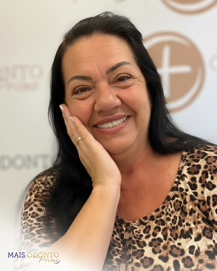 Paciente da Mais Odonto Prime sorrindo após o tratamento