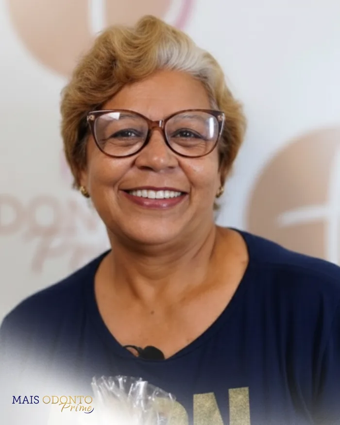 Paciente da Mais Odonto Prime sorrindo após o tratamento